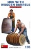 MiniArt 38070 MEN WITH WOODEN BARRELS 1/35